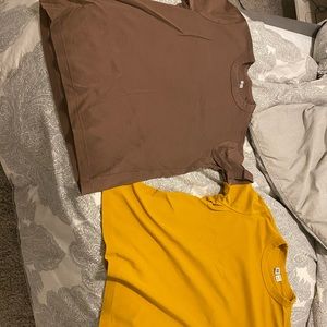 Uniqlo t shirt